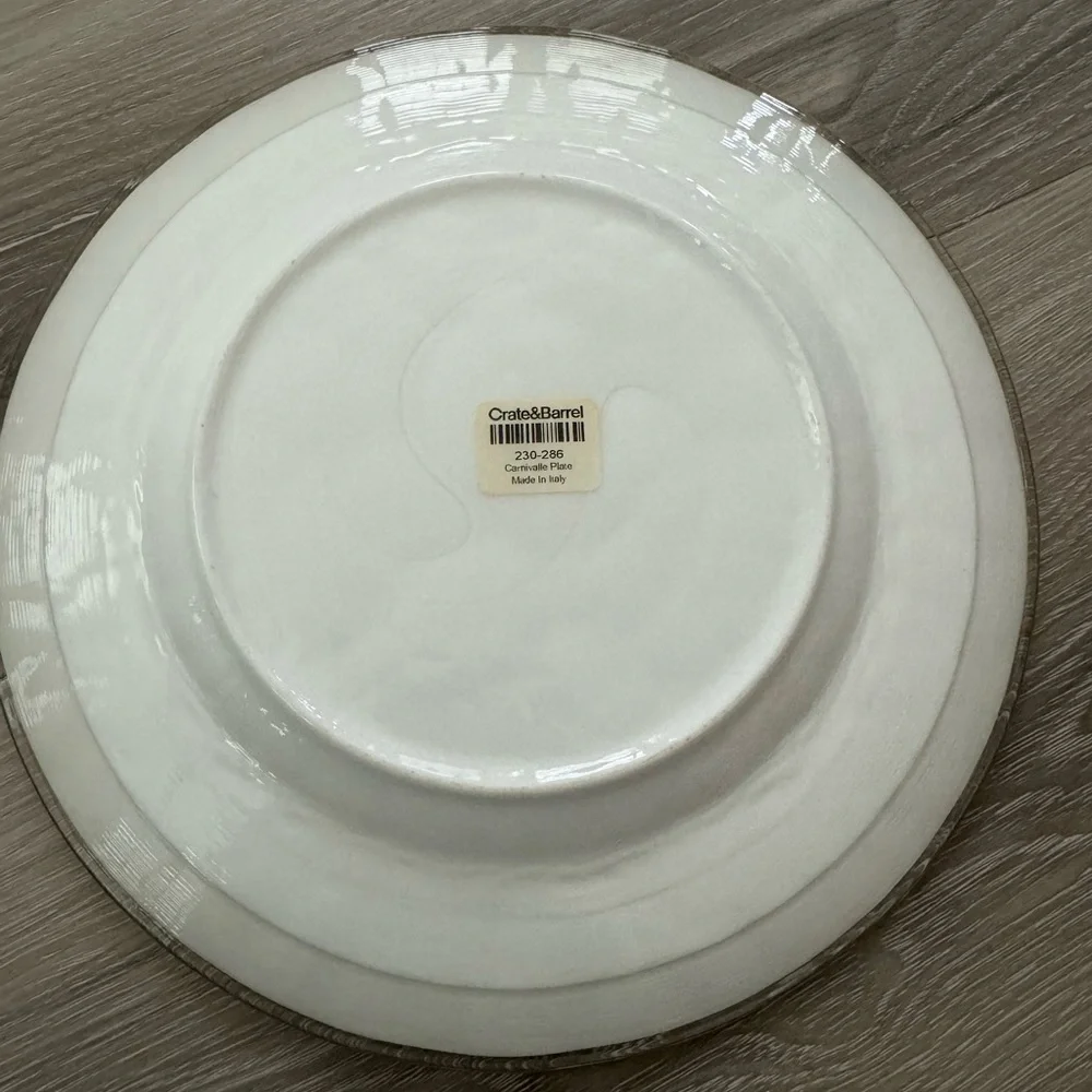 Crate & barrel carnivalle blown art glass made in Italy plate